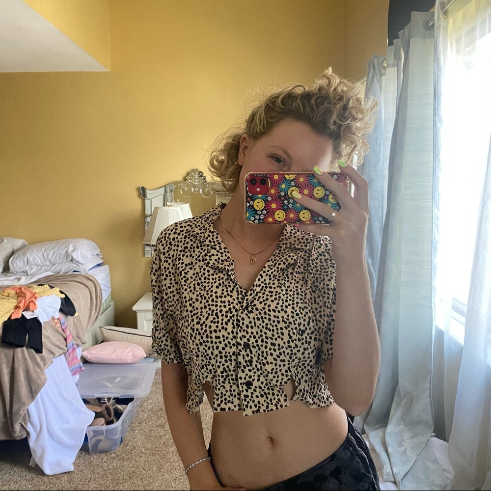Printed Button Up Crop Top - Picture 2 of 2